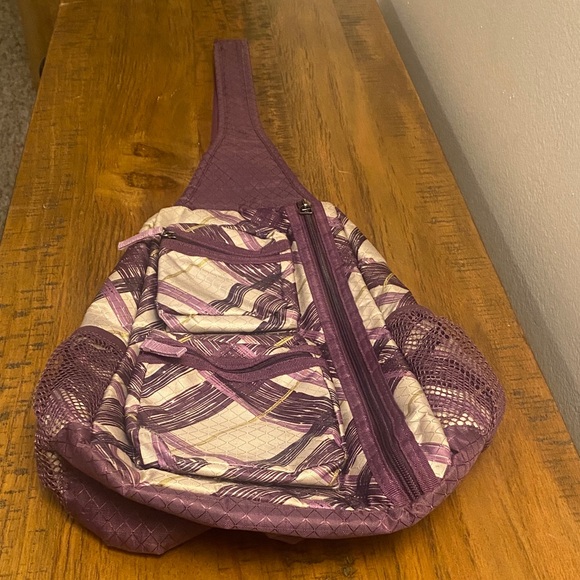 Thirty One Woman’s Sling Bag Backpack Crossbody Shoulder Messenger Bag - Picture 1 of 9